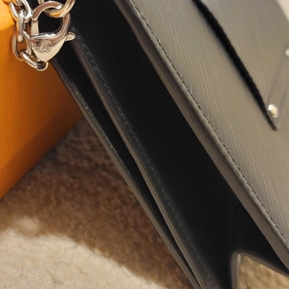 Louis Vuitton Twist Wallet on Chain bag - Picture 5 of 8